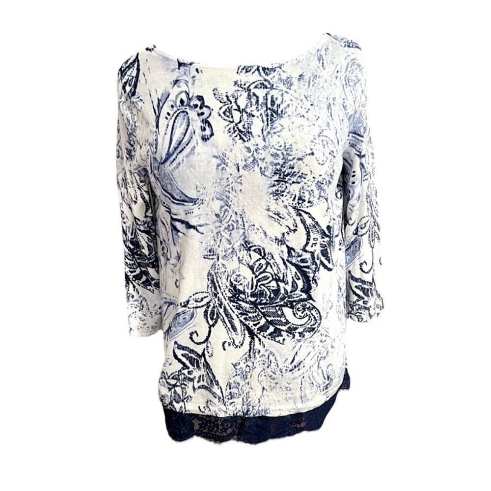 ⭐️  Chico’s‎ Size 1 Printed Lace-Trim Pullover